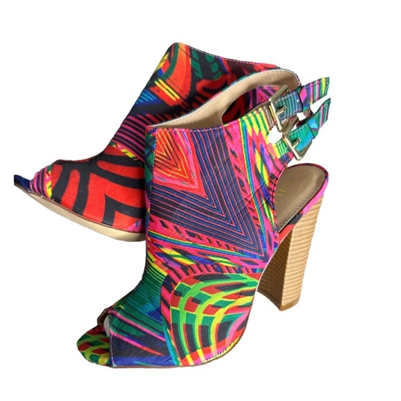 Liliana Shoes - NEW Liliana 5” Psychedelic Pop Disco Double Buckle Fabric Peep Toe Pumps